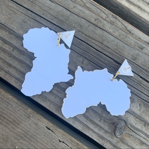 LAST ONE - AFRICAN  Acrylic Earrings With Gift Bag - Picture 3 of 4